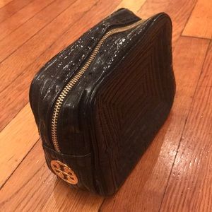 Toiletry bag: black medium sized patent leather